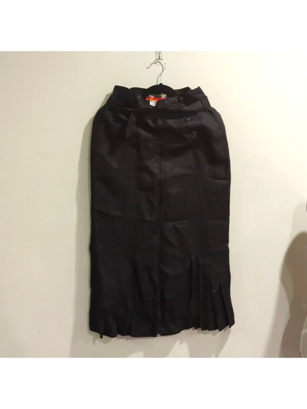 Debbie Shuchat black 100% linen long pleated skirt